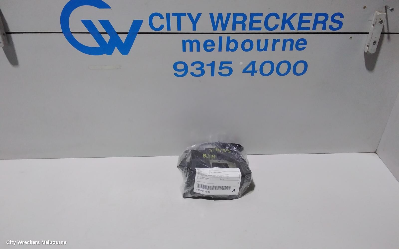 RENAULT CLIO DOOR/BOOT/GATE LOCK, RIGHT  FRONT DOOR LOCK, P/N 805004945R, X98, 09/2013 - 10/2019