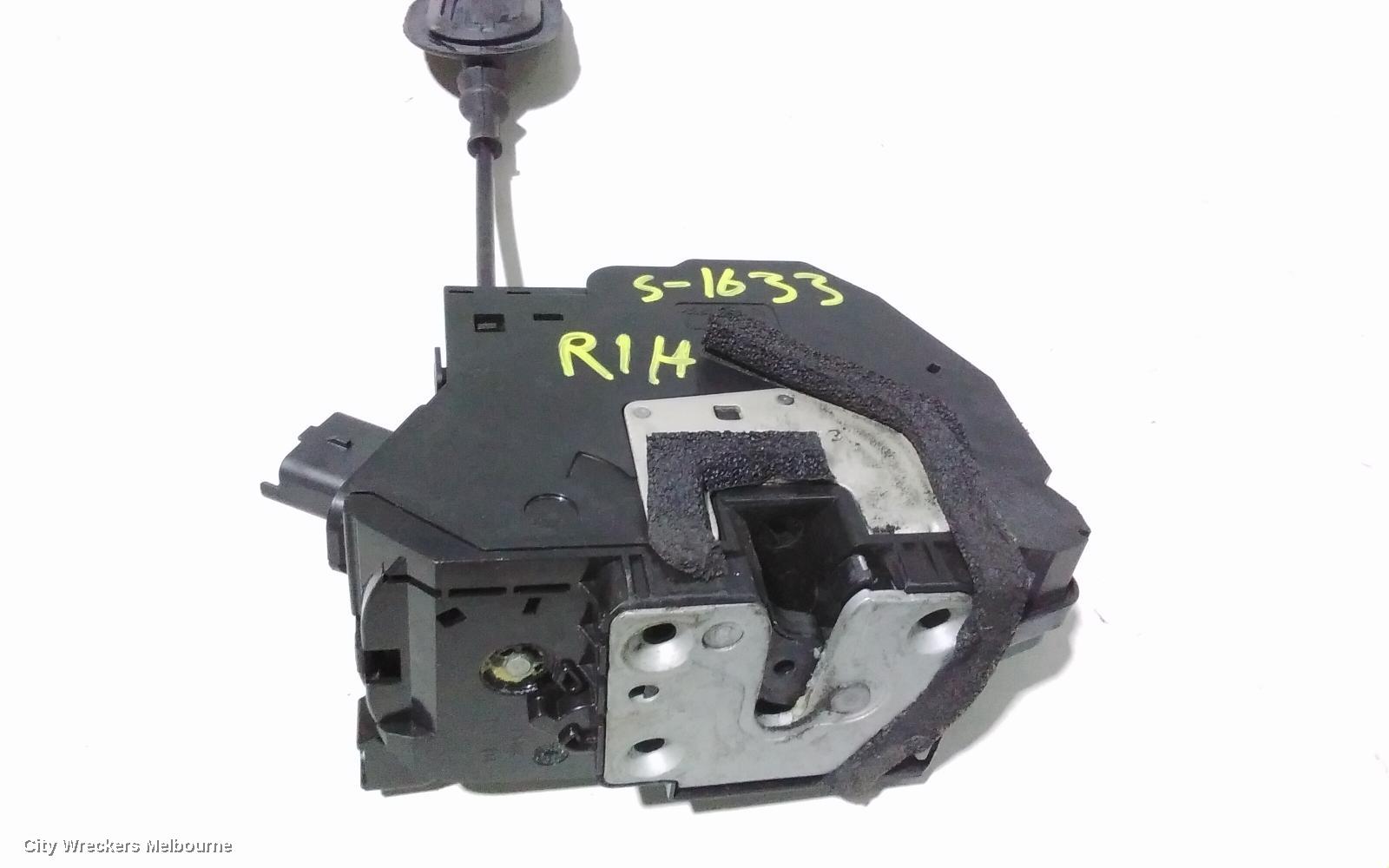 RENAULT CLIO DOOR/BOOT/GATE LOCK, RIGHT  FRONT DOOR LOCK, P/N 805004945R, X98, 09/2013 - 10/2019