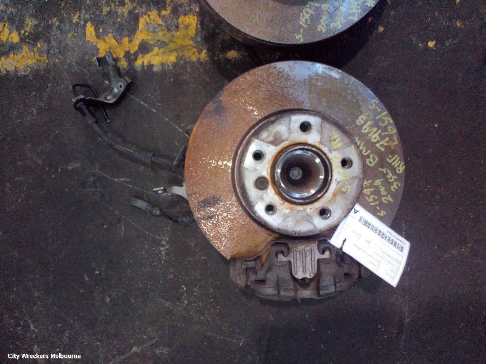 BMW 3 SERIES RIGHT FRONT HUB ASSEMBLY, E91, WAGON, 02/2006 - 04/2012