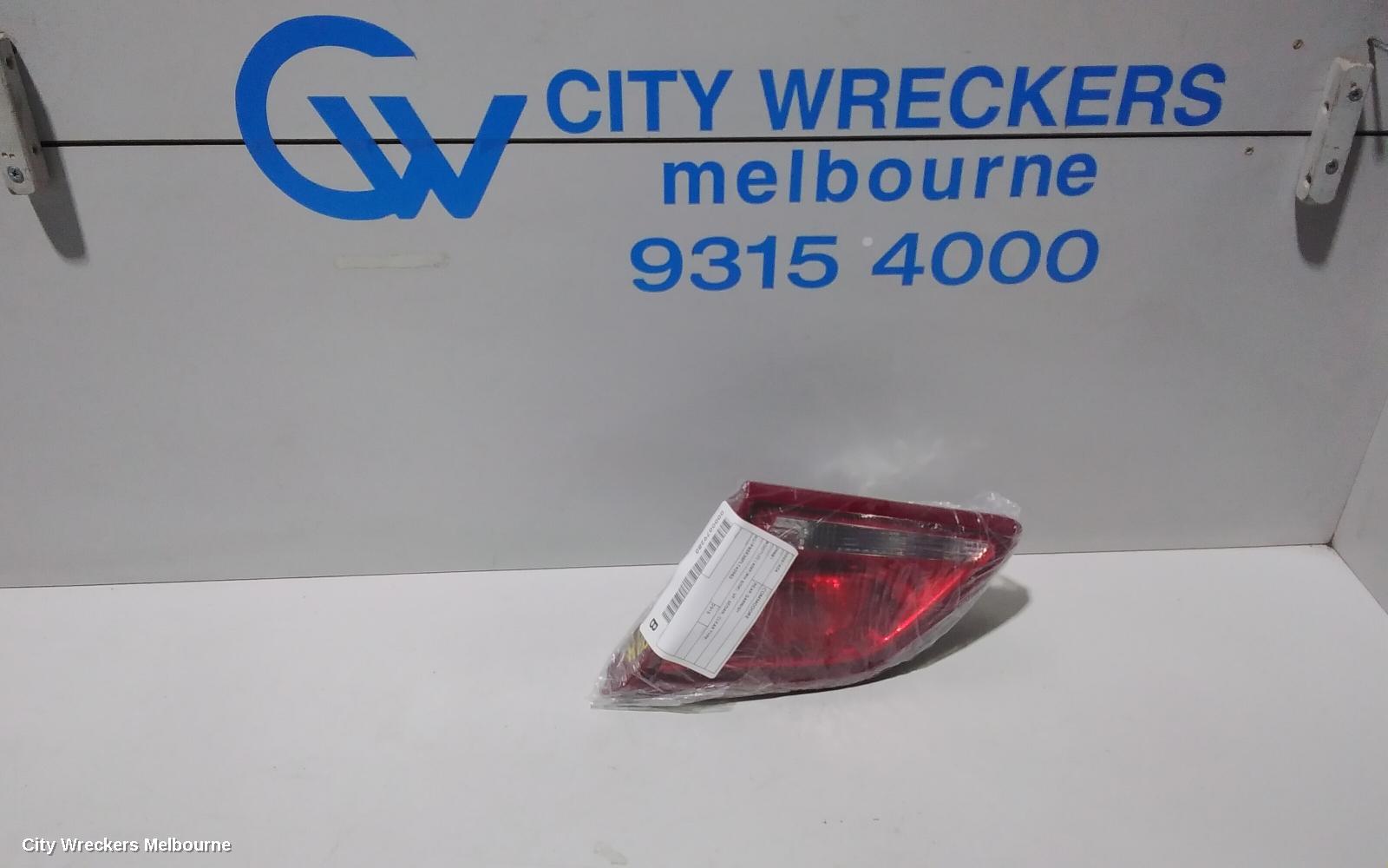 HOLDEN COMMODORE REAR GARNISH, BOOTLID LAMP (RH SIDE), VF, SEDAN, CLEAR TYPE, EVOKE/SV6/SS/INTERNATIONAL, 05/2013 - 12/2017