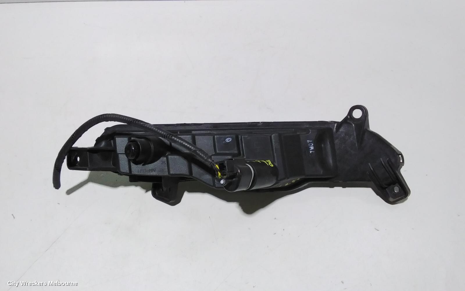 HYUNDAI TUCSON LEFT INDICATOR/FOG/SIDE, DAYTIME RUNNING LAMP, TL, KOREAN BUILT (VIN KMHJ), 07/2015 - 06/2018