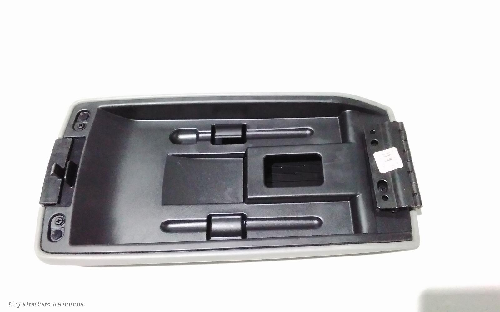 CHRYSLER 300C CONSOLE, CONSOLE LID ONLY, 10/2007 - 12/2011