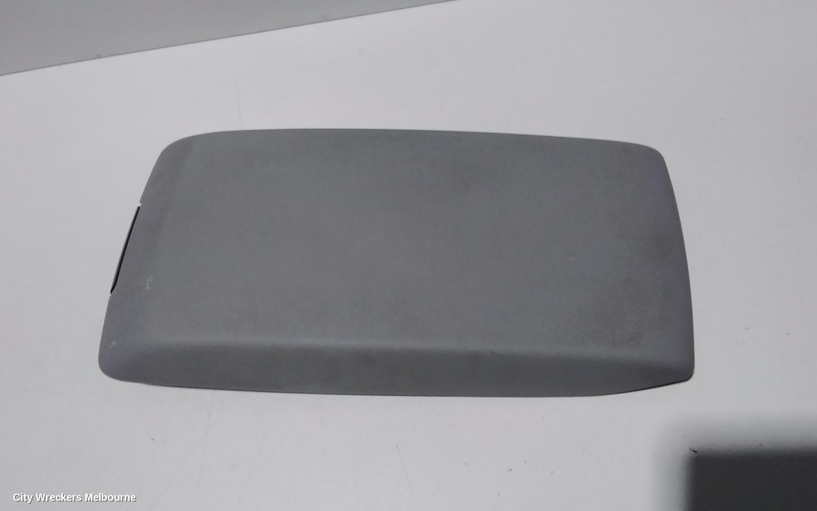 CHRYSLER 300C CONSOLE, CONSOLE LID ONLY, 10/2007 - 12/2011