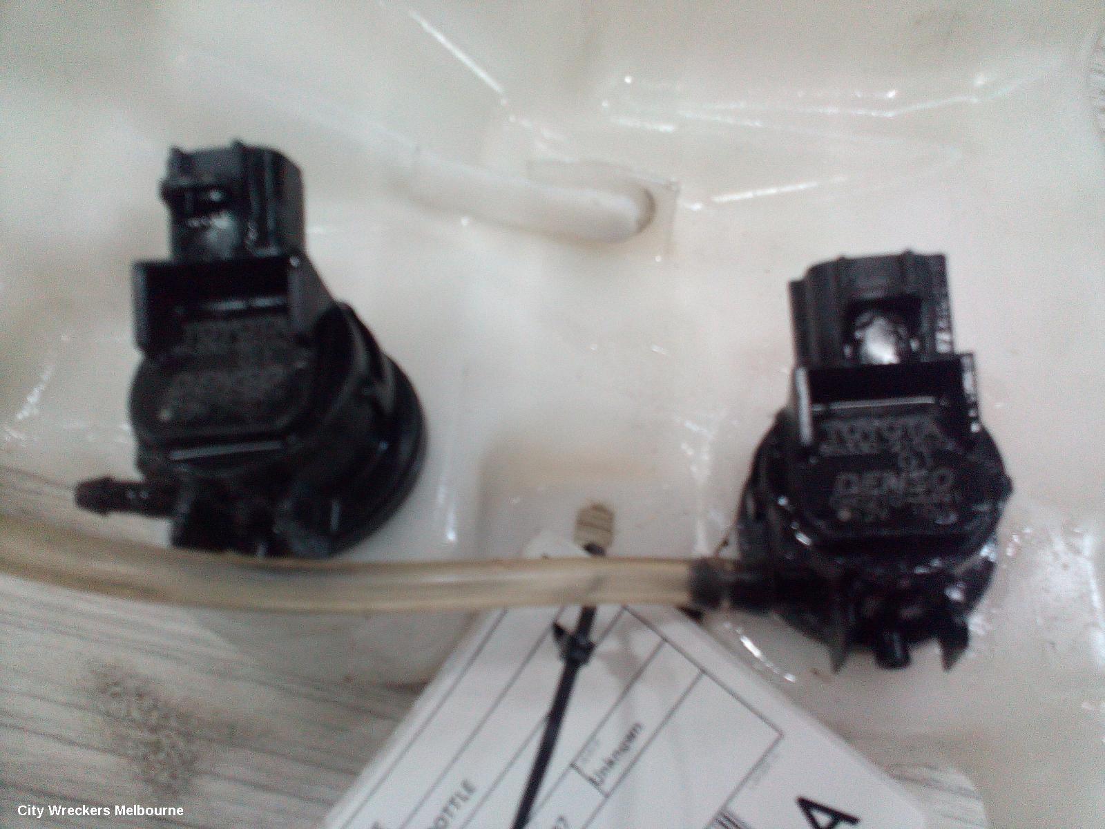 TOYOTA HIACE WASHER BOTTLE, TRH/KDH, 03/2005 - 04/2019