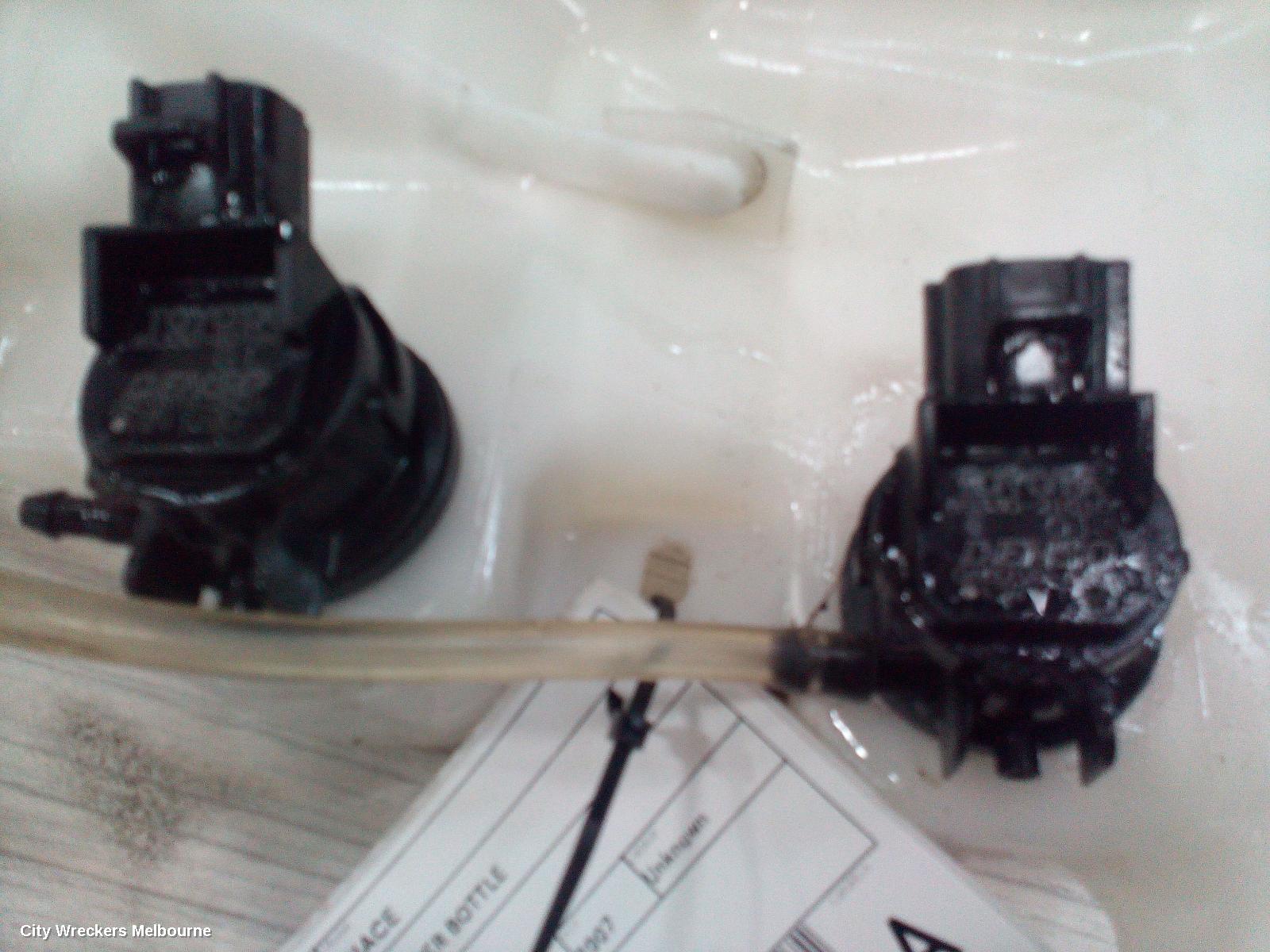 TOYOTA HIACE WASHER BOTTLE, TRH/KDH, 03/2005 - 04/2019