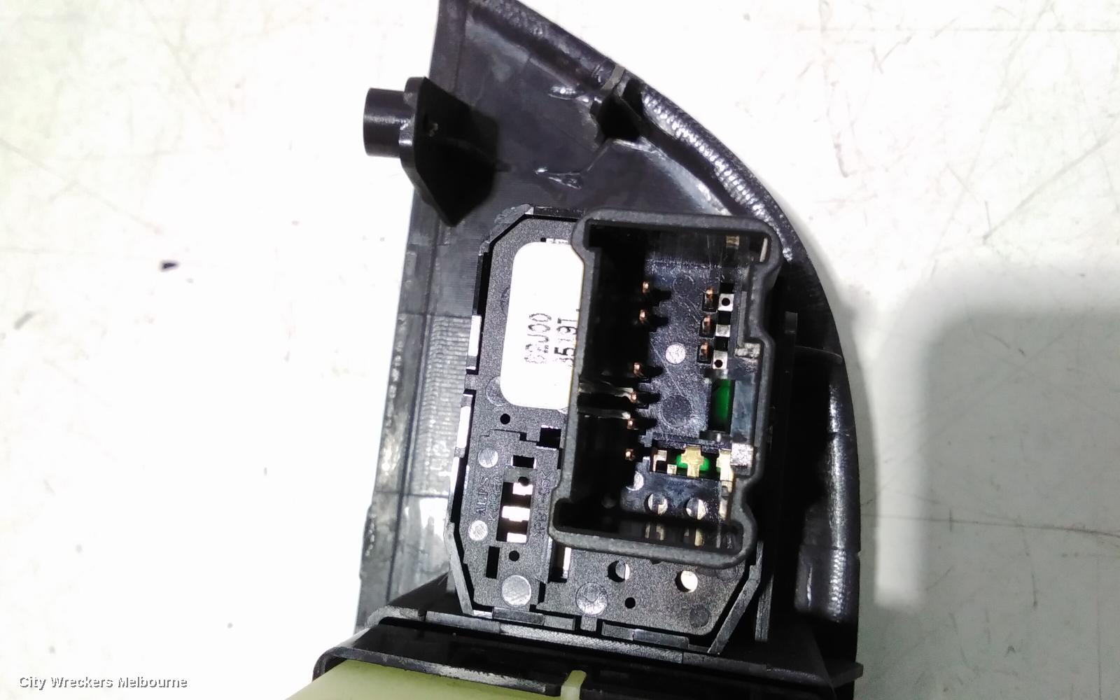 SUZUKI SWIFT PWR DR WIND SWITCH, RH FRONT (MASTER SWITCH), RS415/RS416, 09/2004 - 02/2011