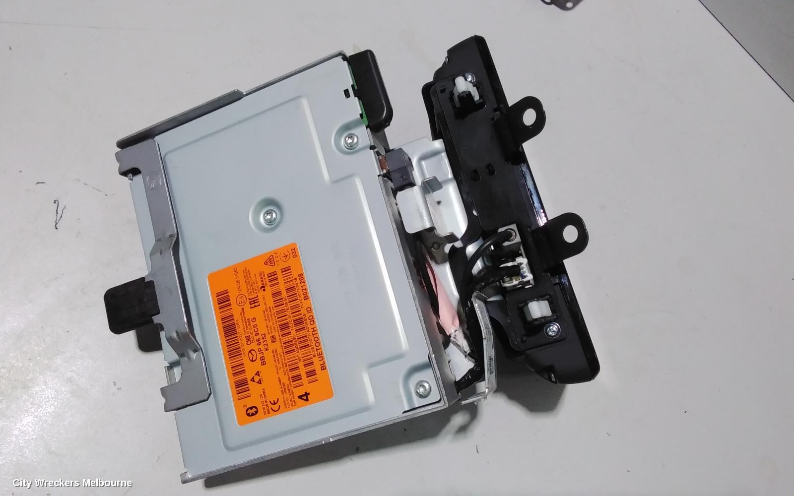 MAZDA CX3 RADIO/CD/DVD/SAT/TV, DISPLAY UNIT, 7IN TOUCHSCREEN, DK, 03/2015 - 02/2022