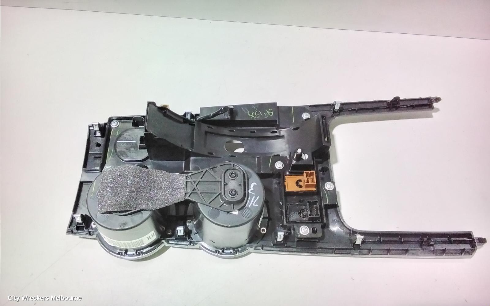 NISSAN PATHFINDER, R52, 06/2013 - 04/2021, CUP HOLDER WITH AUTO LOCK  ON OFF REFER TO PHOTOS: 79704