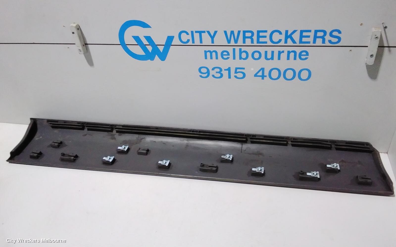AUDI Q7 DOOR MOULD, RHF DOOR LOWER MOULD: 79712, 4L, 09/2006 - 08/2015