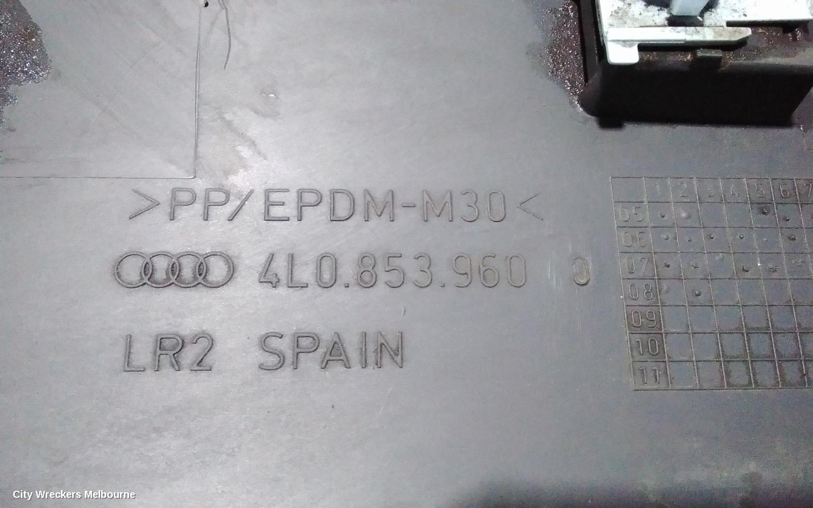 AUDI Q7 DOOR MOULD, RHF DOOR LOWER MOULD: 79712, 4L, 09/2006 - 08/2015