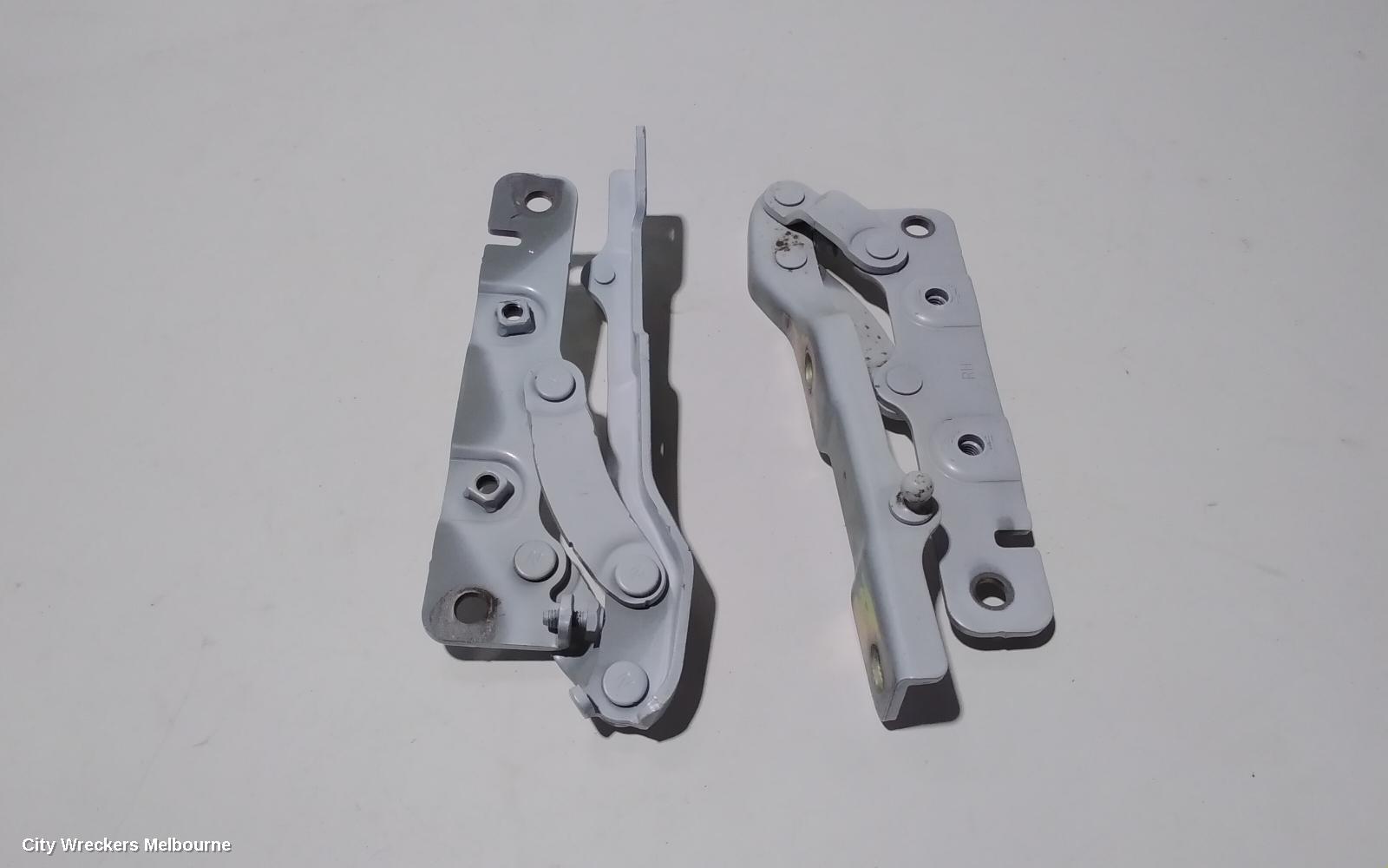 HYUNDAI GENESIS BONNET HINGE/STRUT, DH, HINGES (PAIR), 11/2014 - 01/2018