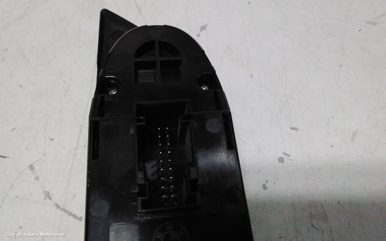 BMW X1 PWR DR WIND SWITCH, RH FRONT (MASTER SWITCH), W/ FOLDING SWITCH TYPE, E84, 04/2010 - 07/2015