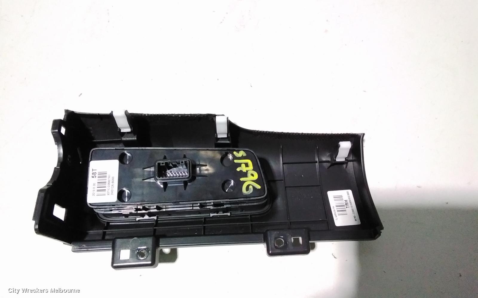 HYUNDAI TUCSON, TL, 06/2015 - 01/2021, RIGHT DASH CONTROL PANEL: 79746