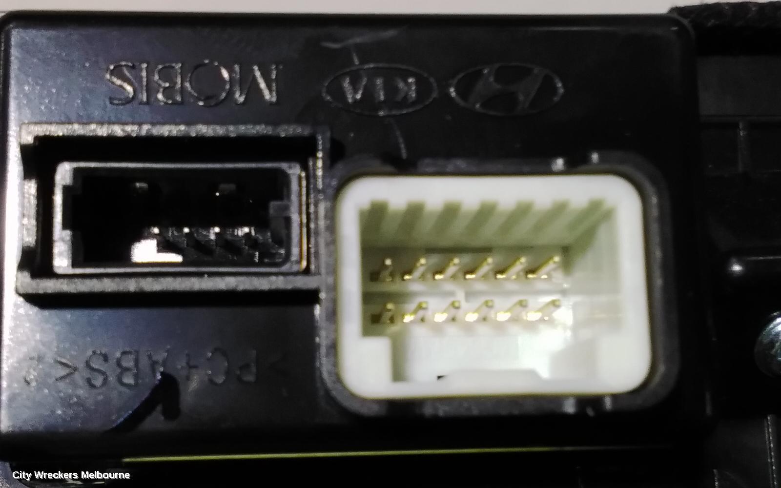 HYUNDAI TUCSON, TL, 06/2015 - 01/2021, FRONT PHONE TRAY WITH USB AND 12V OUTLET: 79747