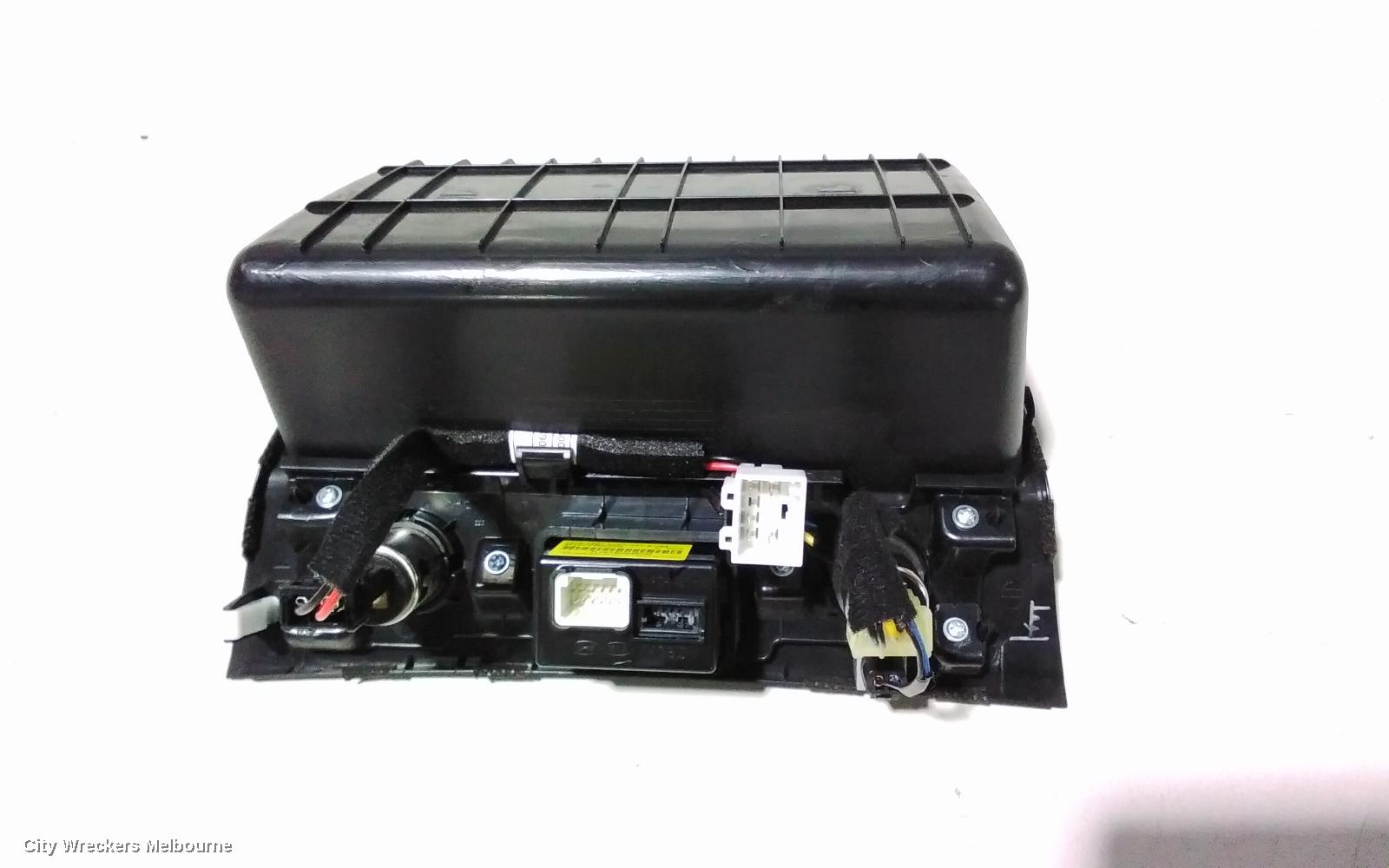 HYUNDAI TUCSON, TL, 06/2015 - 01/2021, FRONT PHONE TRAY WITH USB AND 12V OUTLET: 79747