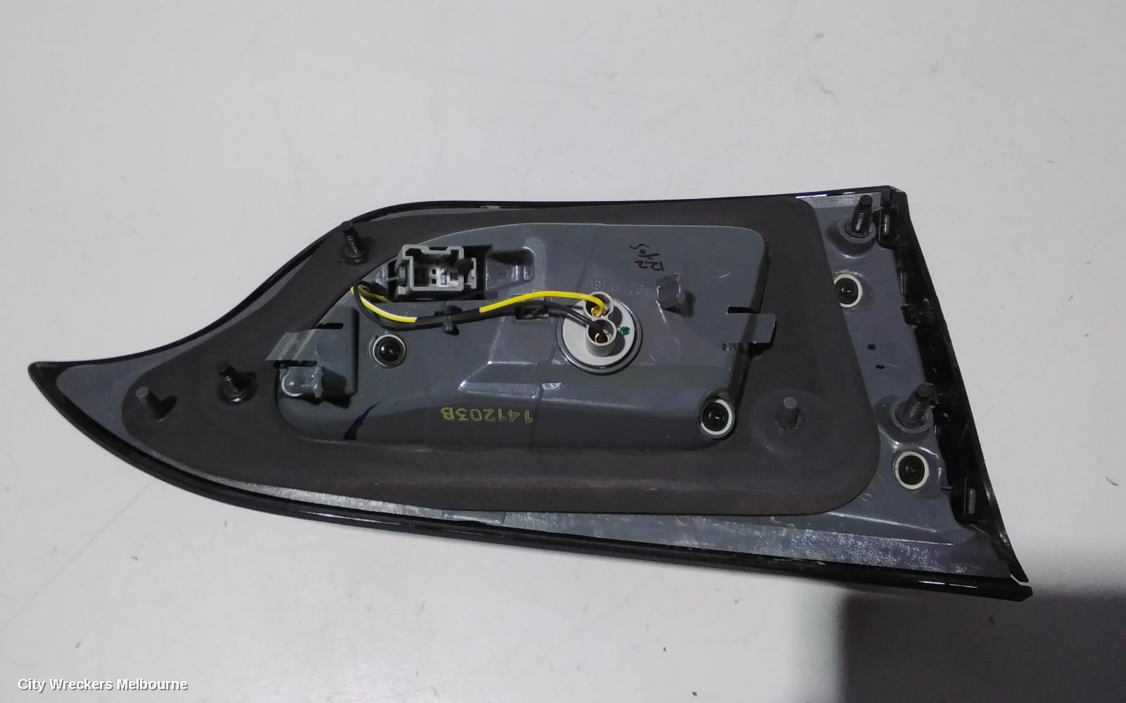 JEEP CHEROKEE REAR GARNISH, TAILGATE LAMP (RH SIDE), KL, 02/2014 - 03/2018