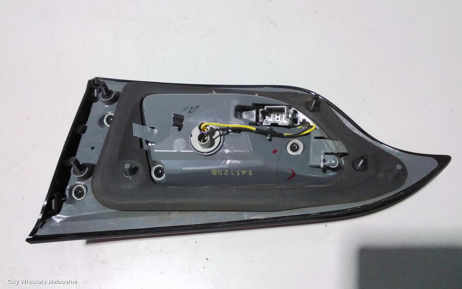 JEEP CHEROKEE REAR GARNISH, TAILGATE LAMP (LH SIDE), KL, 02/2014 - 03/2018