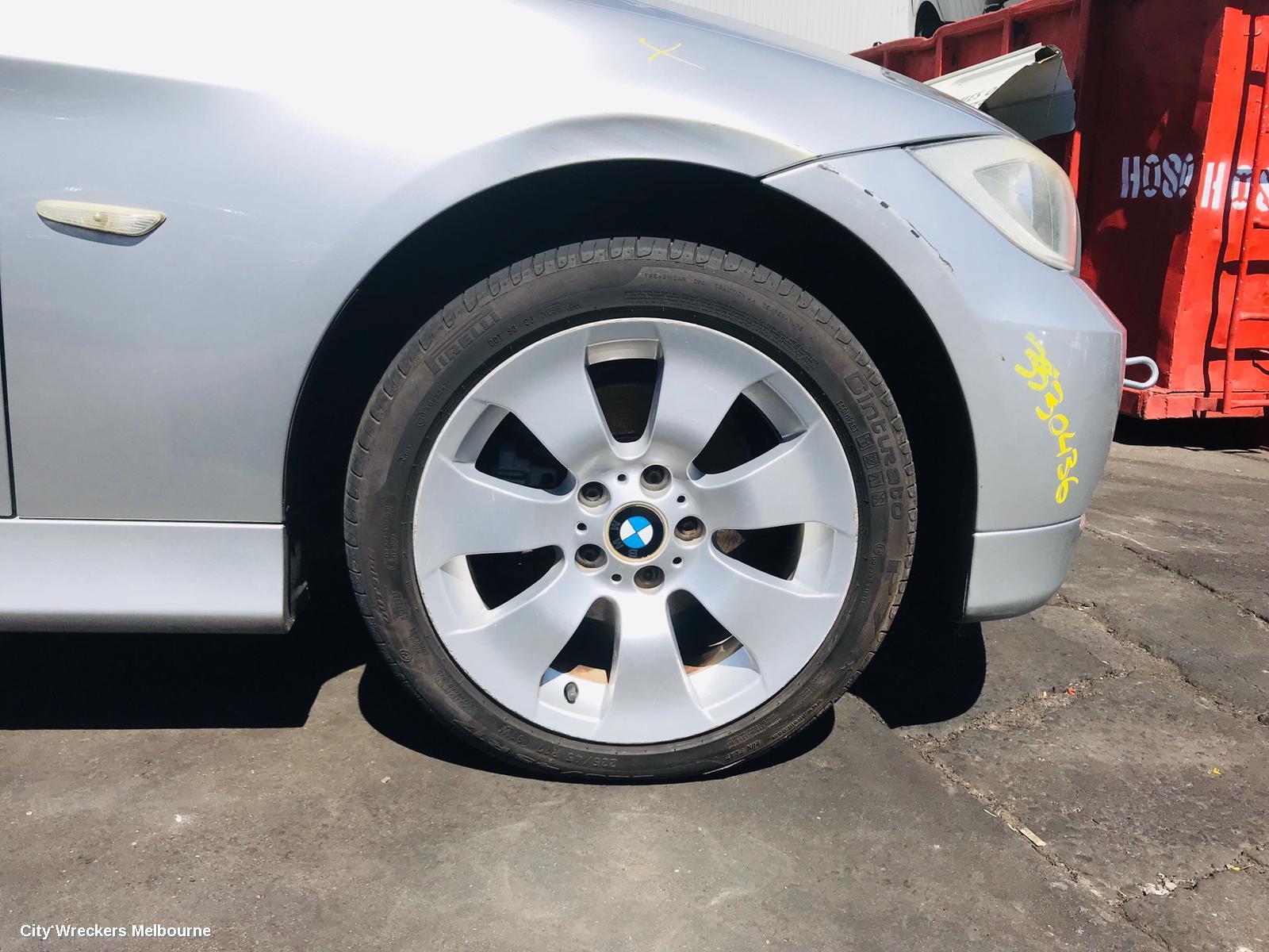 BMW 3 SERIES LEFT FRONT HUB ASSEMBLY, E90, SEDAN, 03/2005 - 01/2012
