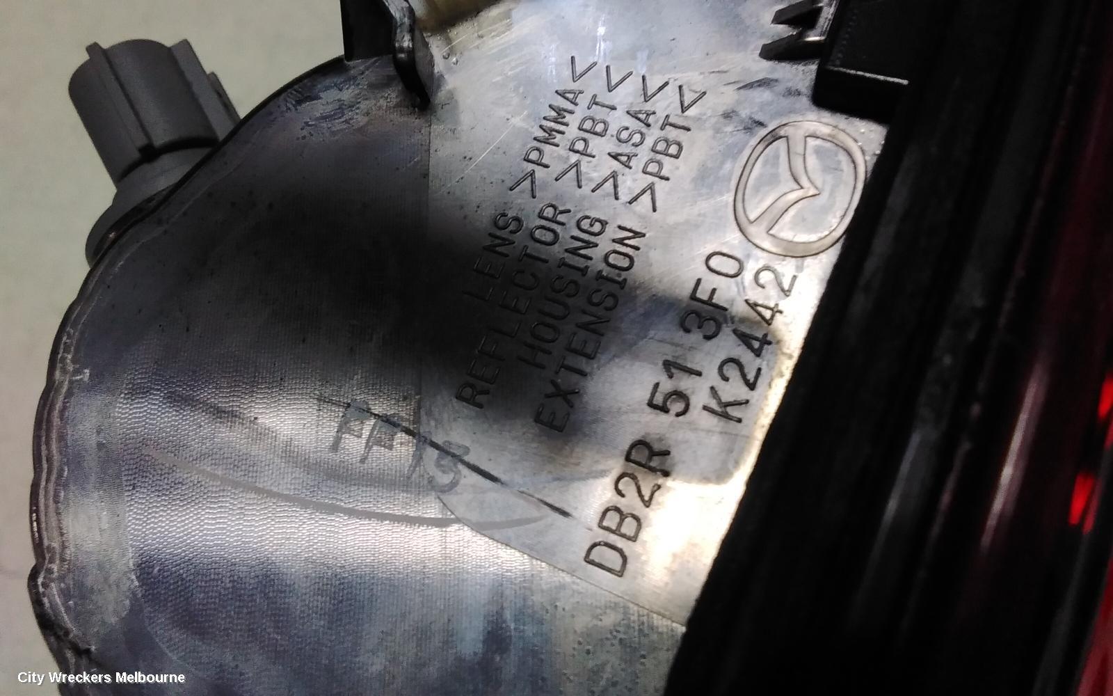 MAZDA CX3 REAR GARNISH, TAILGATE LAMP (RH SIDE), NON LED TYPE, DK, 03/2015 ONWARDS