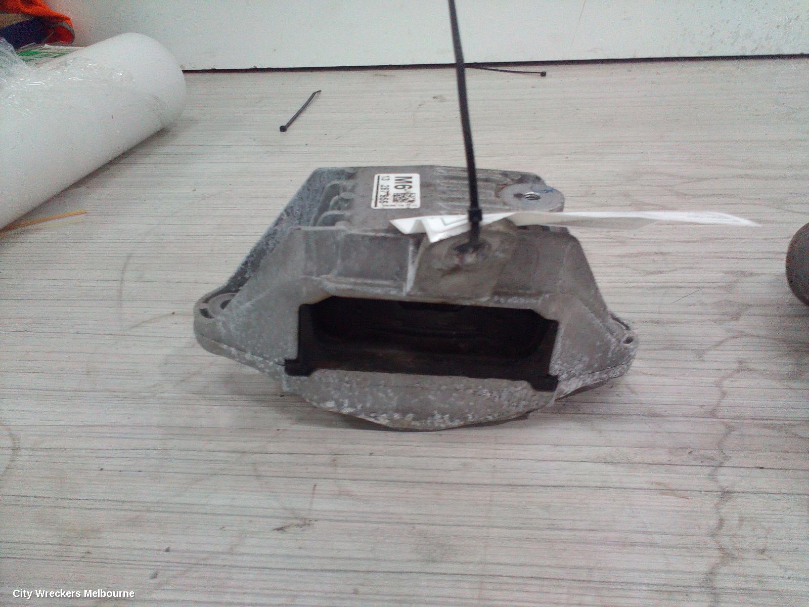 HOLDEN CRUZE MOUNT, JH 03/2011 - 01/2017