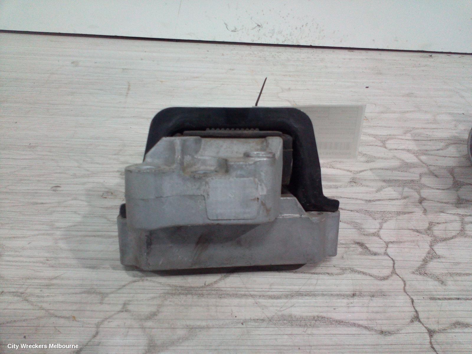 MITSUBISHI OUTLANDER MOUNT, ZJ, 10/2012 - 03/2015