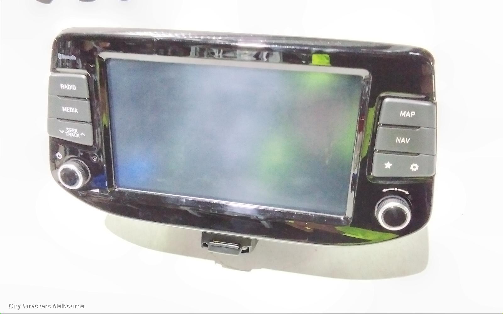 HYUNDAI I30 RADIO/CD/DVD/SAT/TV, HEAD UNIT & DISPLAY, 8 IN, SAT NAV/STANDARD AUDIO TYPE, (S. KOREA VIN KMHH), PD, HATCH, 03/2017 - 07/2020