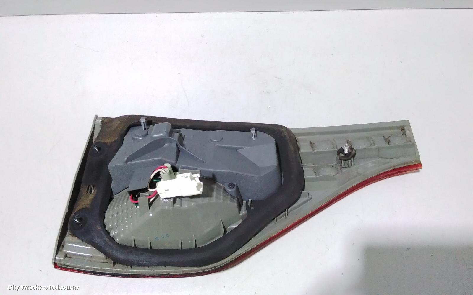 TOYOTA TARAGO REAR GARNISH, TAILGATE LAMP (RH SIDE), ACR50R, 03/2006 - 12/2008