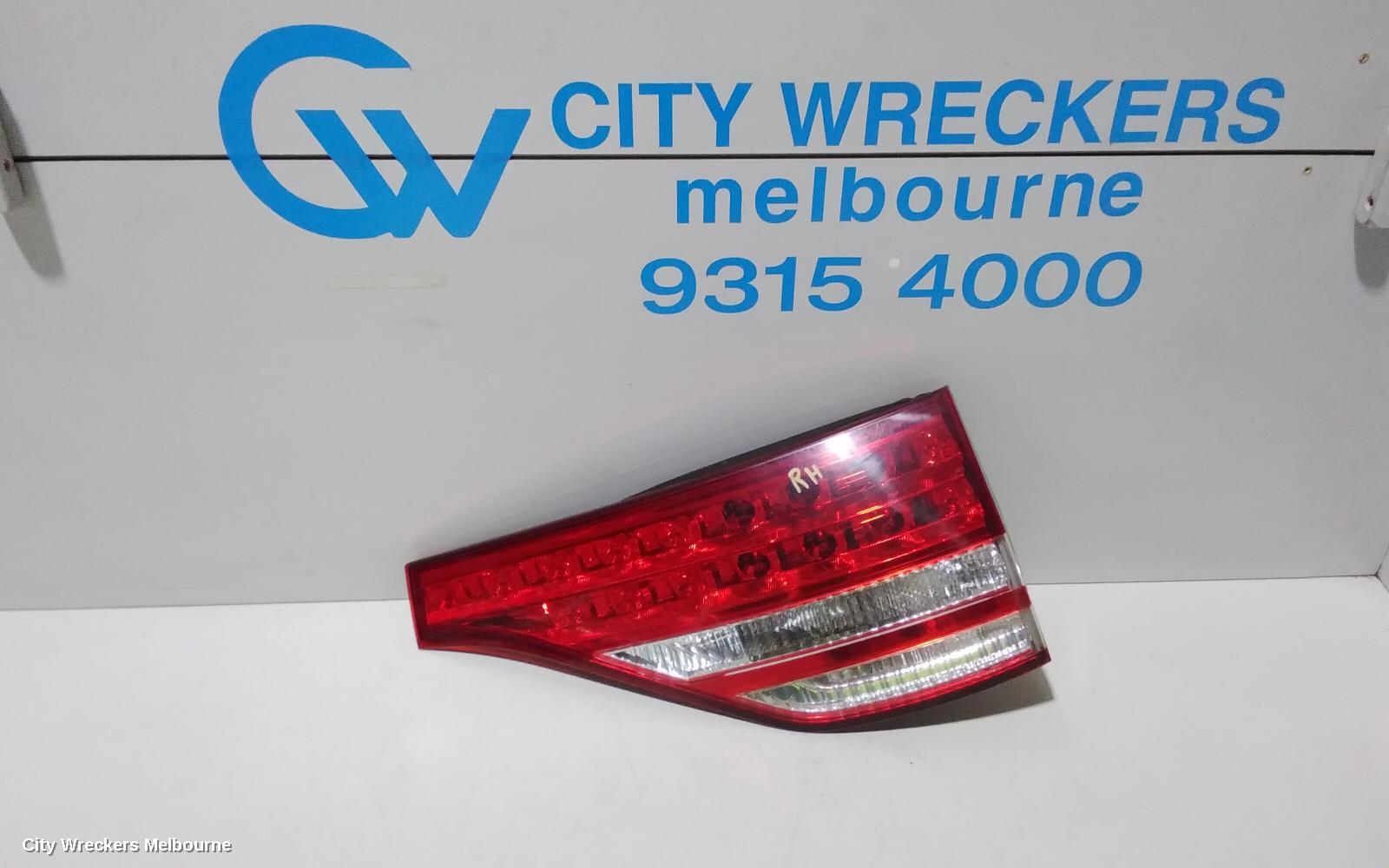 TOYOTA TARAGO REAR GARNISH, TAILGATE LAMP (RH SIDE), ACR50R, 03/2006 - 12/2008