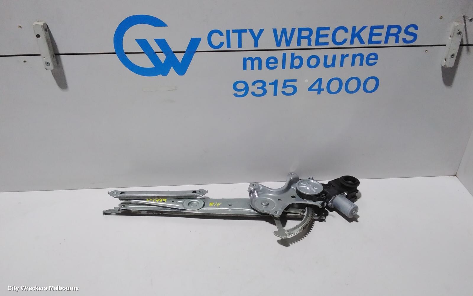TOYOTA COROLLA RIGHT FRONT WINDOW REG/MOTOR, ZRE182R, HATCH, 01/2014 - 06/2018