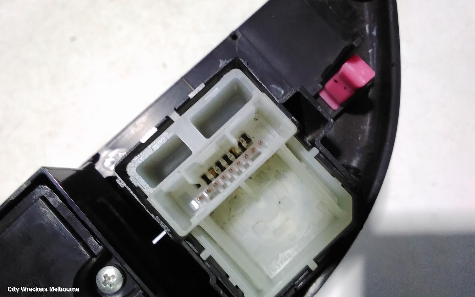 TOYOTA HILUX PWR DR WIND SWITCH, RH FRONT (MASTER SWITCH), SINGLE/EXTRA CAB, 09/2015 ONWARDS