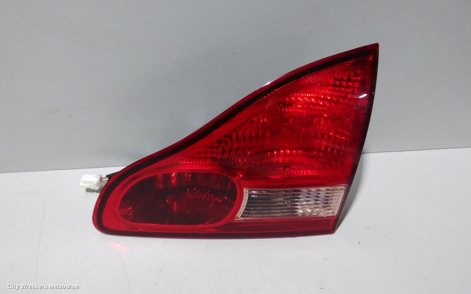 TOYOTA AVENSIS REAR GARNISH, TAILGATE LAMP (RH SIDE), ACM20R, 12/2001 - 11/2003