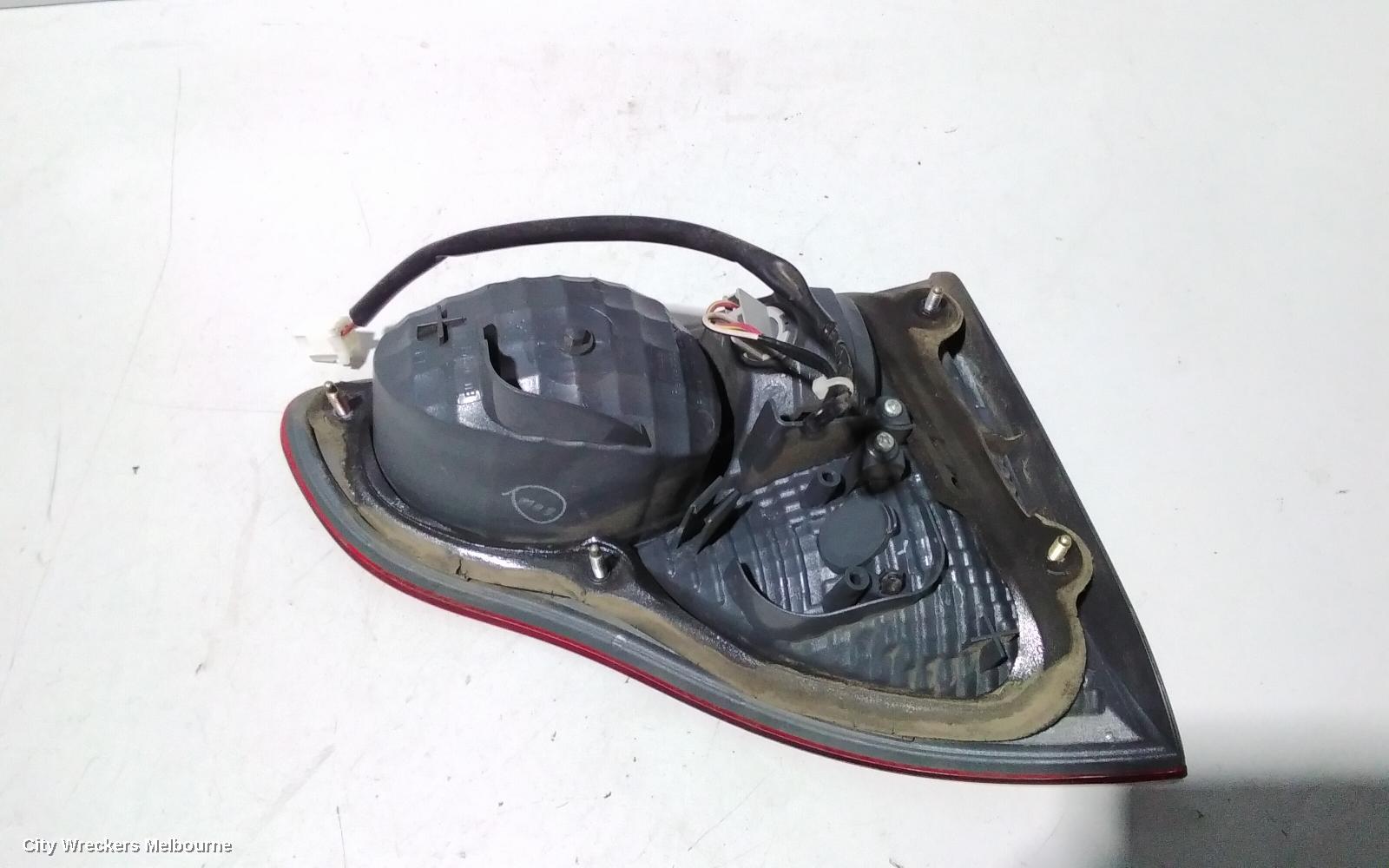 TOYOTA AVENSIS REAR GARNISH, TAILGATE LAMP (RH SIDE), ACM20R, 12/2001 - 11/2003