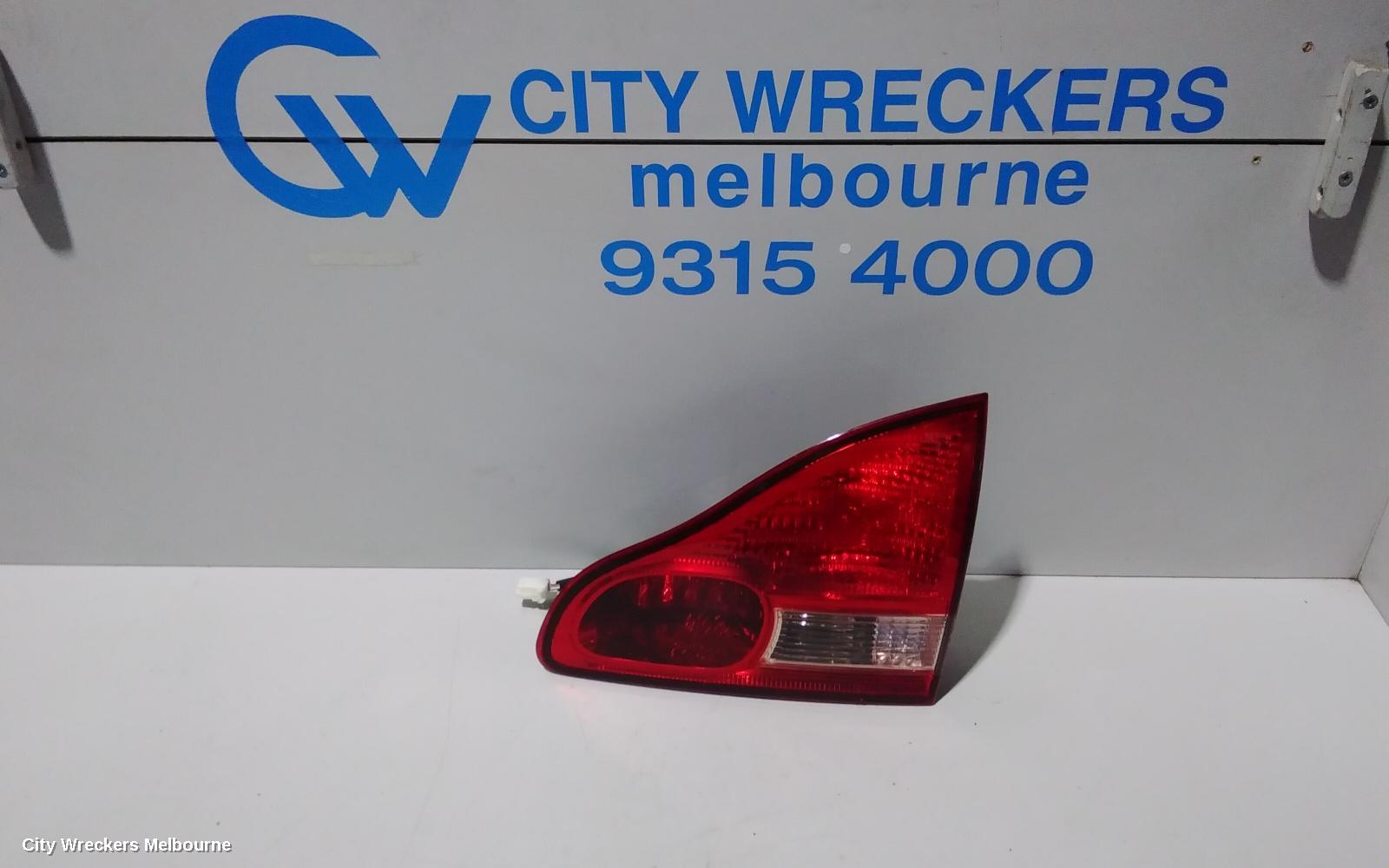 TOYOTA AVENSIS REAR GARNISH, TAILGATE LAMP (RH SIDE), ACM20R, 12/2001 - 11/2003