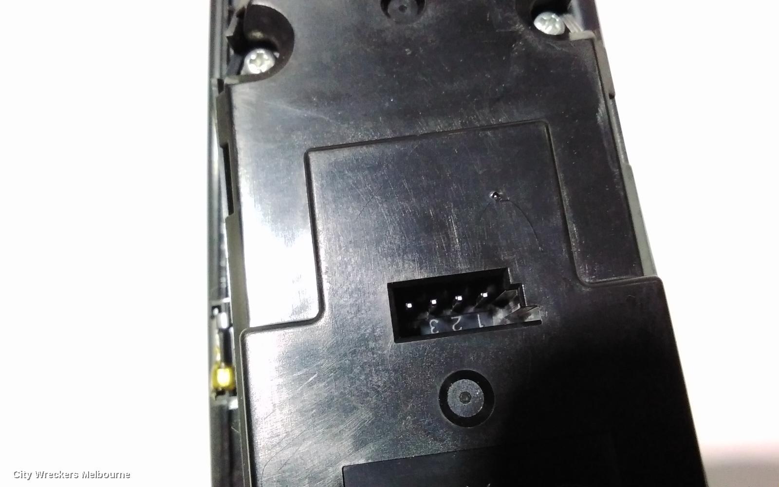 BMW 5 SERIES PWR DR WIND SWITCH, RH FRONT (MASTER SWITCH), W/ AUTO DIP MIRROR, E60, 10/2003 - 12/2006