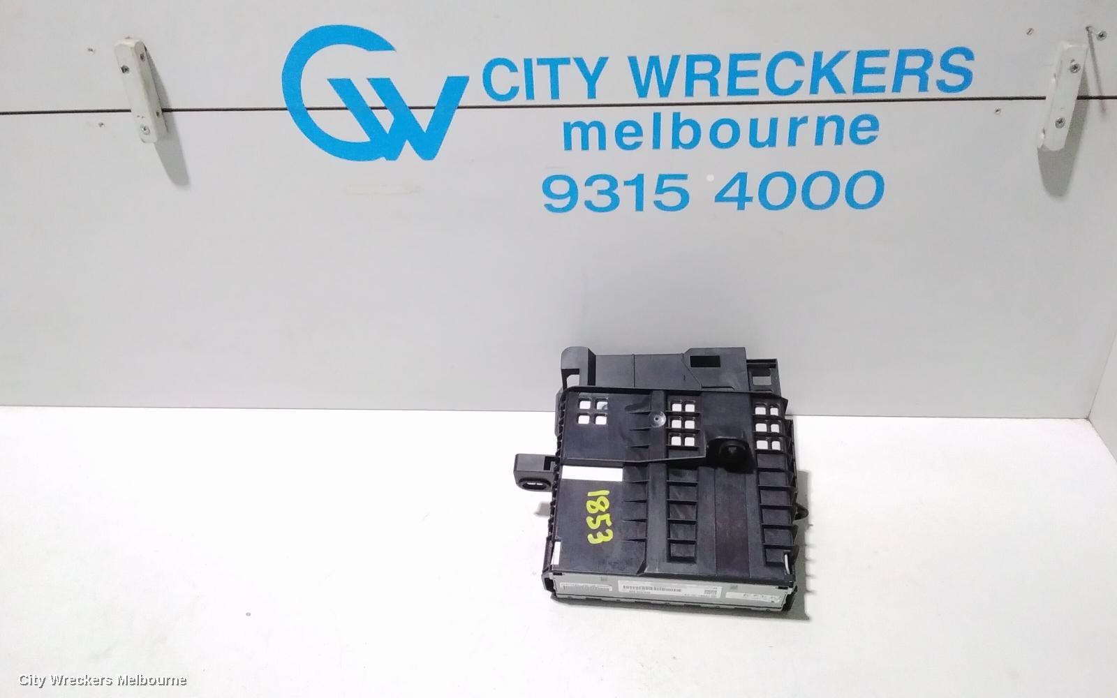 AUDI Q5 RADIO/CD/DVD/SAT/TV, MMI CONTROLS, 8R, P/N 8T0919609G, 03/2009 - 11/2012