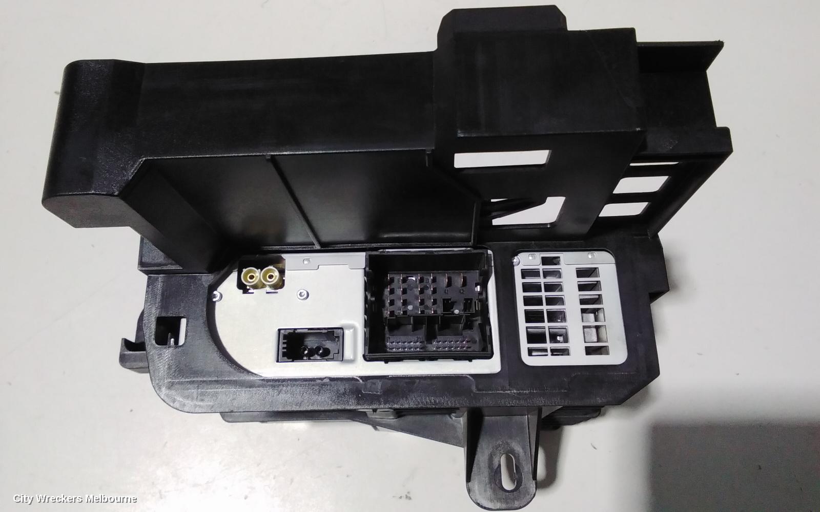 AUDI Q5 RADIO/CD/DVD/SAT/TV, MMI CONTROLS, 8R, P/N 8T0919609G, 03/2009 - 11/2012