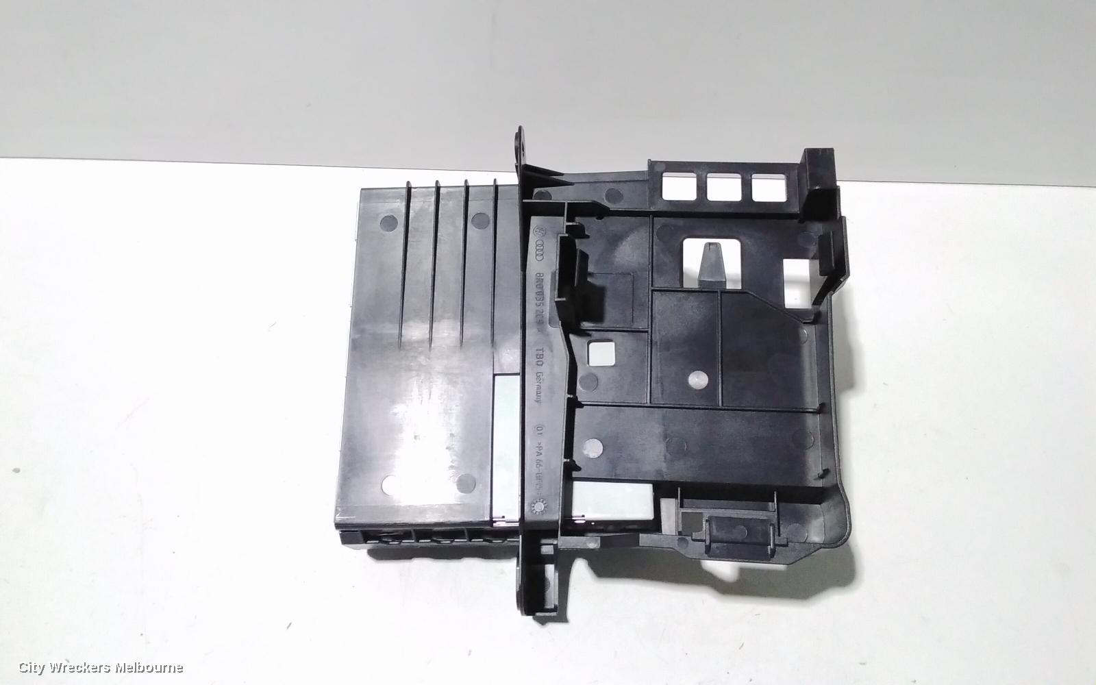 AUDI Q5 RADIO/CD/DVD/SAT/TV, MMI CONTROLS, 8R, P/N 8T0919609G, 03/2009 - 11/2012