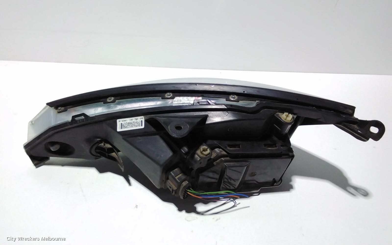 FORD FOCUS RIGHT HEADLAMP, LR, ST170, 01/2001 - 06/2005