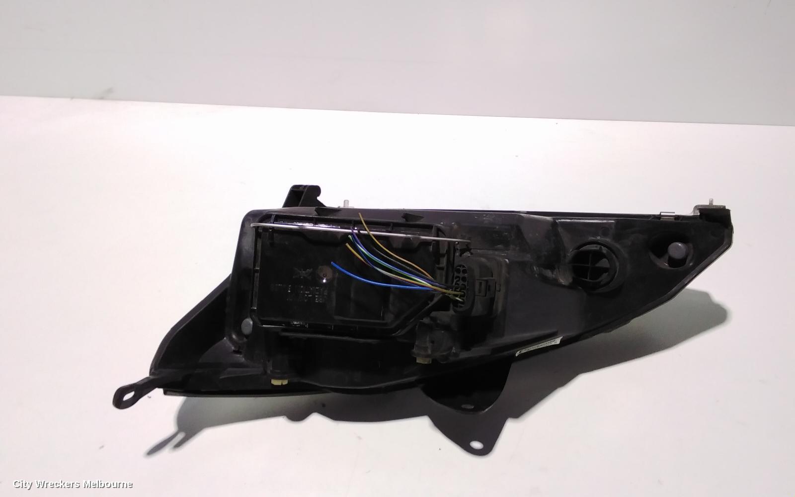 FORD FOCUS RIGHT HEADLAMP, LR, ST170, 01/2001 - 06/2005
