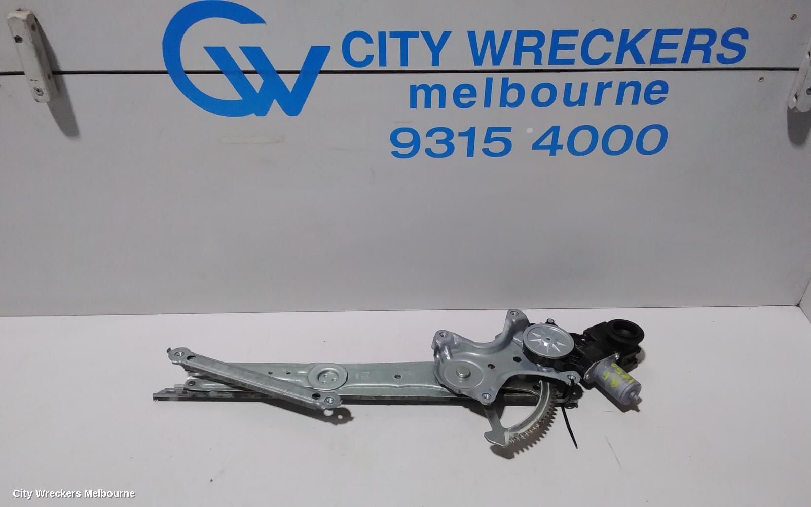 TOYOTA COROLLA RIGHT FRONT WINDOW REG/MOTOR, ZRE182R, HATCH, 01/2014 - 06/2018