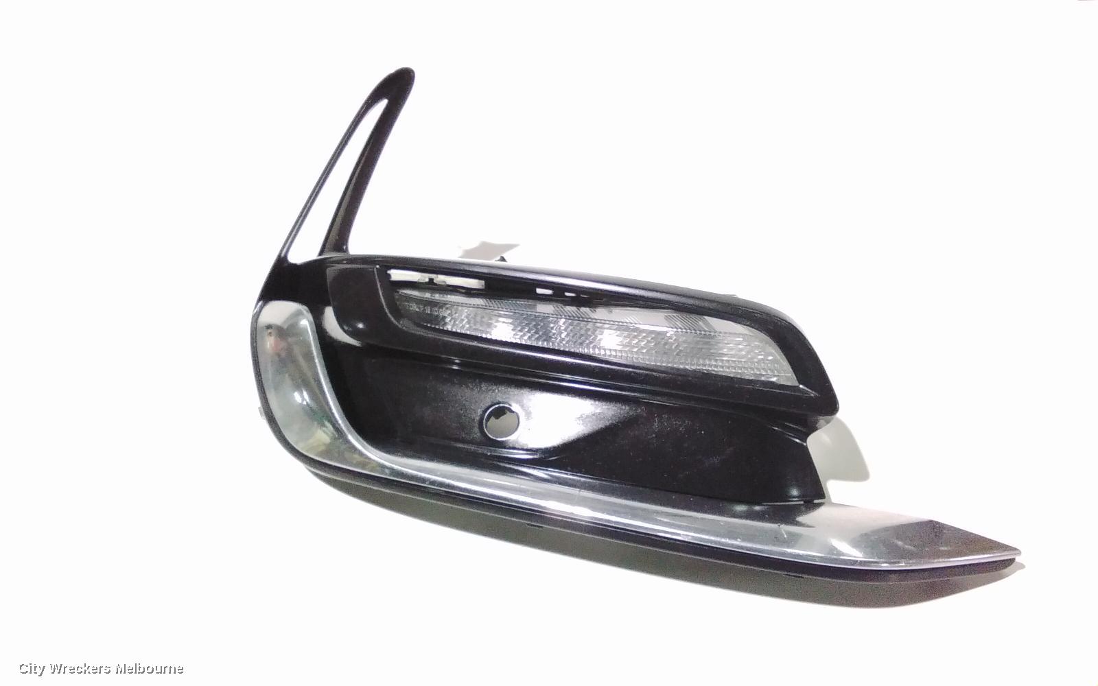 HOLDEN COMMODORE RIGHT INDICATOR/FOG/SIDE, DAYTIME RUNNING LAMP COVER, VF, 05/2013 - 12/2017