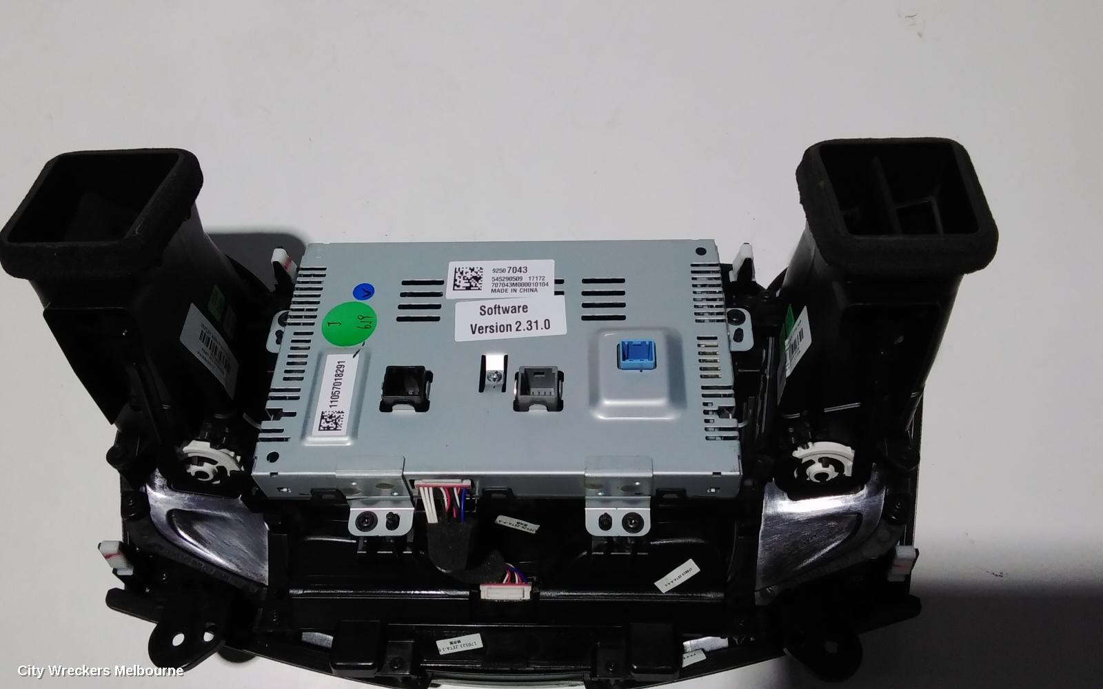 HOLDEN COMMODORE RADIO/CD/DVD/SAT/TV, DASH RADIO CONTROL PANEL/CONTROL UNIT ONLY, SAT NAV TYPE, VF, 05/2013 - 12/2017