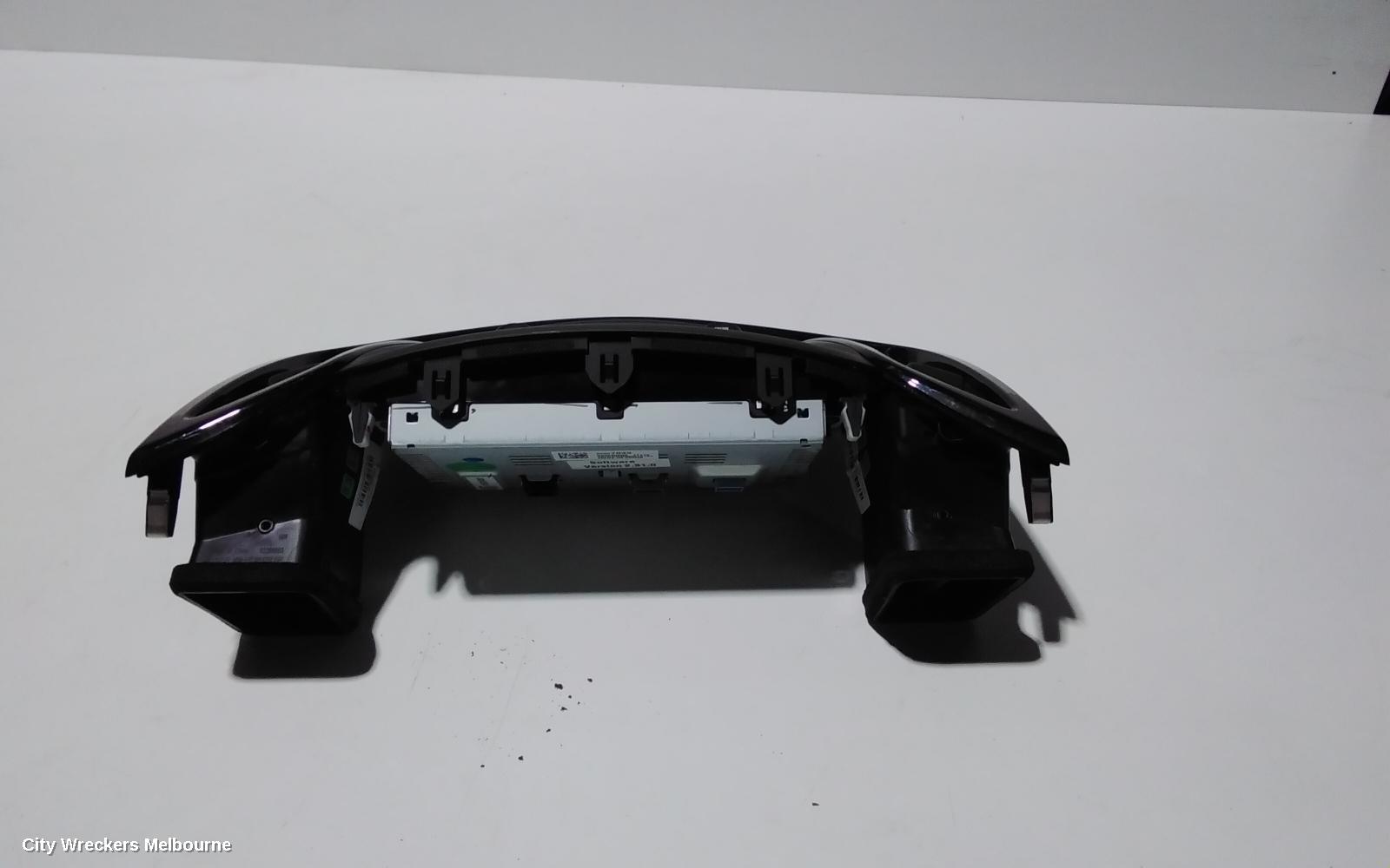 HOLDEN COMMODORE RADIO/CD/DVD/SAT/TV, DASH RADIO CONTROL PANEL/CONTROL UNIT ONLY, SAT NAV TYPE, VF, 05/2013 - 12/2017