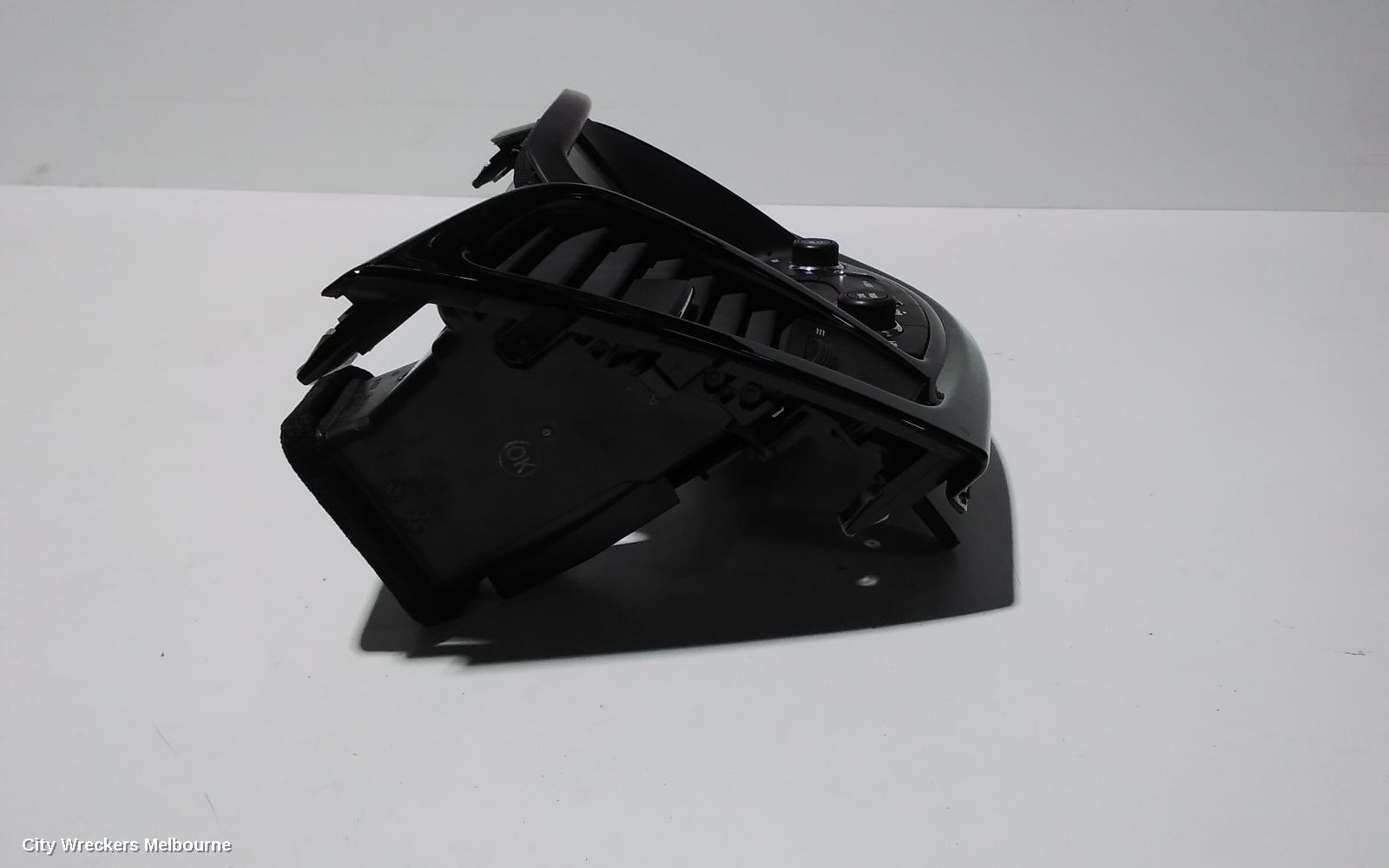 HOLDEN COMMODORE RADIO/CD/DVD/SAT/TV, DASH RADIO CONTROL PANEL/CONTROL UNIT ONLY, SAT NAV TYPE, VF, 05/2013 - 12/2017