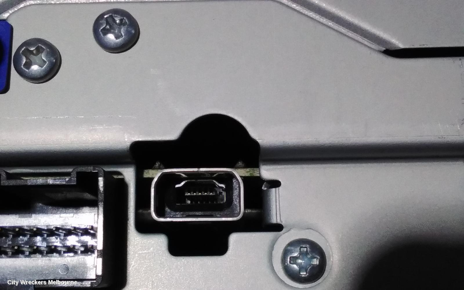 HOLDEN COMMODORE RADIO/CD/DVD/SAT/TV, DASH RADIO CONTROL PANEL/CONTROL UNIT ONLY, SAT NAV TYPE, VF, 05/2013 - 12/2017