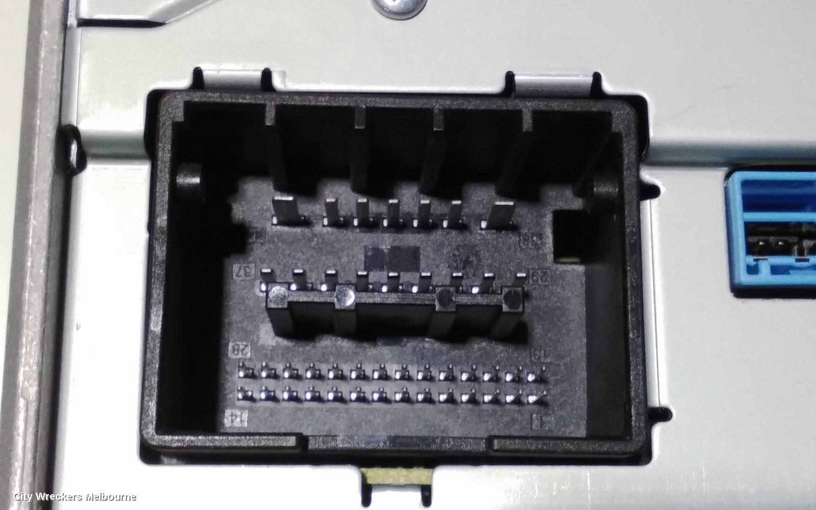 HOLDEN COMMODORE RADIO/CD/DVD/SAT/TV, DASH RADIO CONTROL PANEL/CONTROL UNIT ONLY, SAT NAV TYPE, VF, 05/2013 - 12/2017