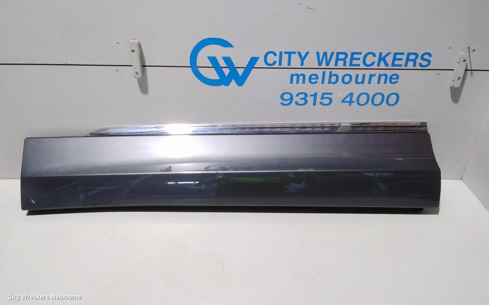 VOLKSWAGEN TIGUAN DOOR MOULD, LHF DOOR BOTTOM MOULD  TRIM LEVEL: 162TSI HIGHLINE   COLOUR CODED WITH CHROM , CHECK PHOTO : 81423, 5NA, 06/2016 - 02/2024