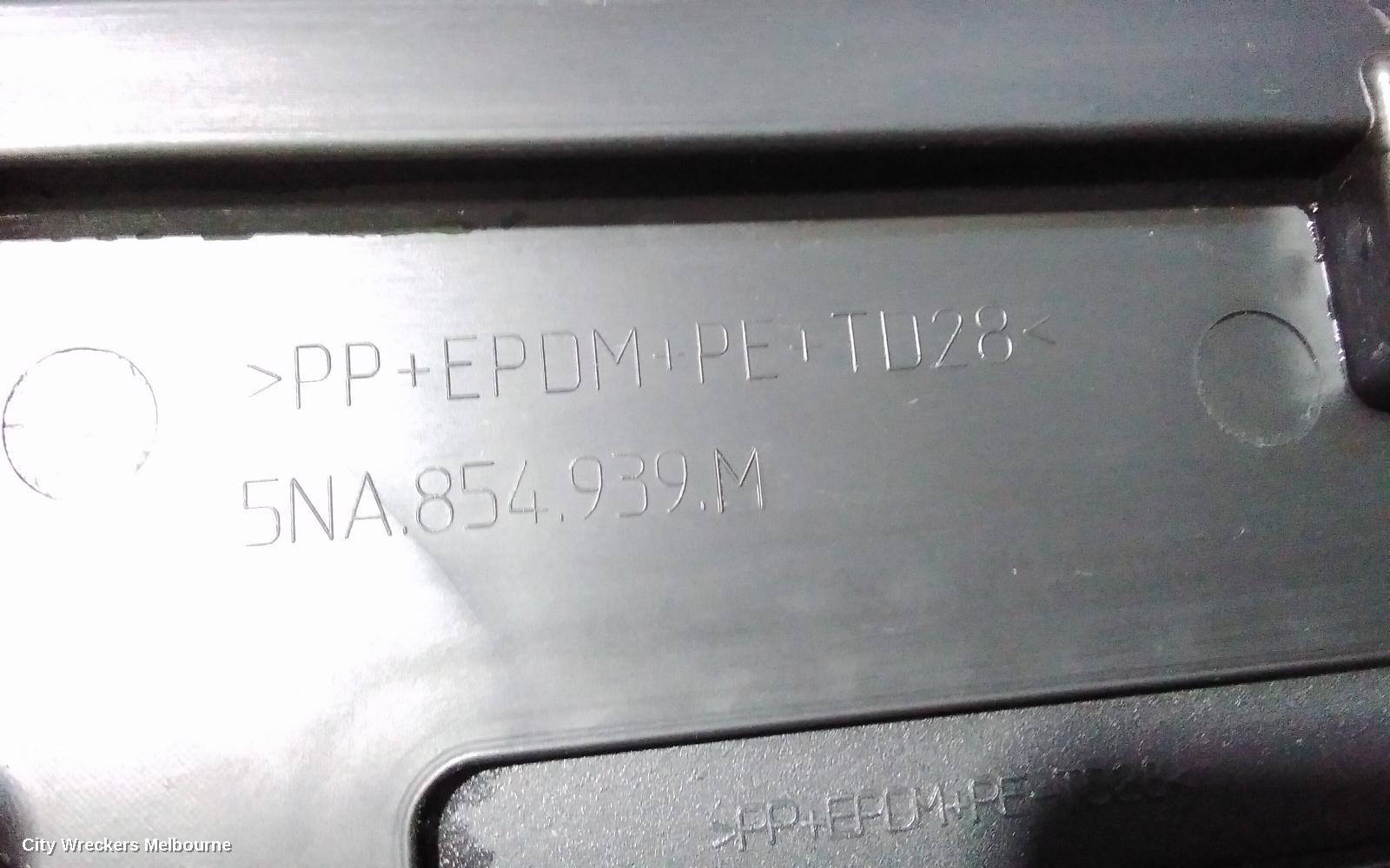 VOLKSWAGEN TIGUAN DOOR MOULD, LHF DOOR BOTTOM MOULD  TRIM LEVEL: 162TSI HIGHLINE   COLOUR CODED WITH CHROM , CHECK PHOTO : 81423, 5NA, 06/2016 - 02/2024