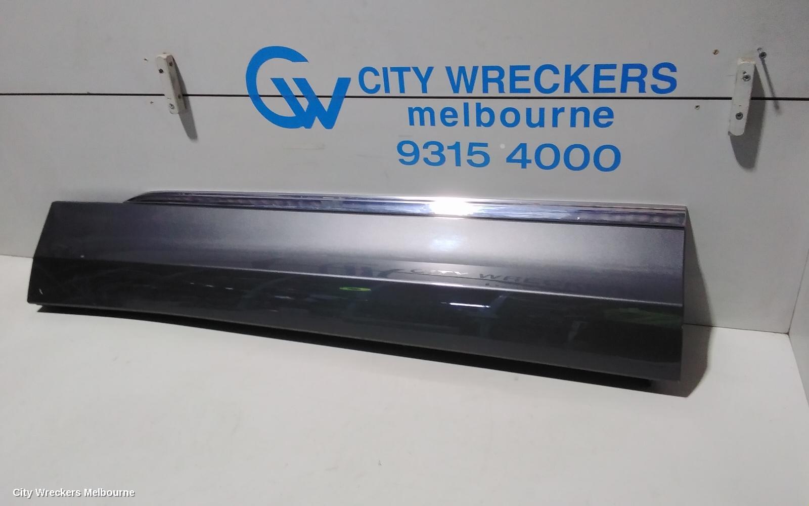 VOLKSWAGEN TIGUAN DOOR MOULD, LHF DOOR BOTTOM MOULD  TRIM LEVEL: 162TSI HIGHLINE   COLOUR CODED WITH CHROM , CHECK PHOTO : 81423, 5NA, 06/2016 - 02/2024