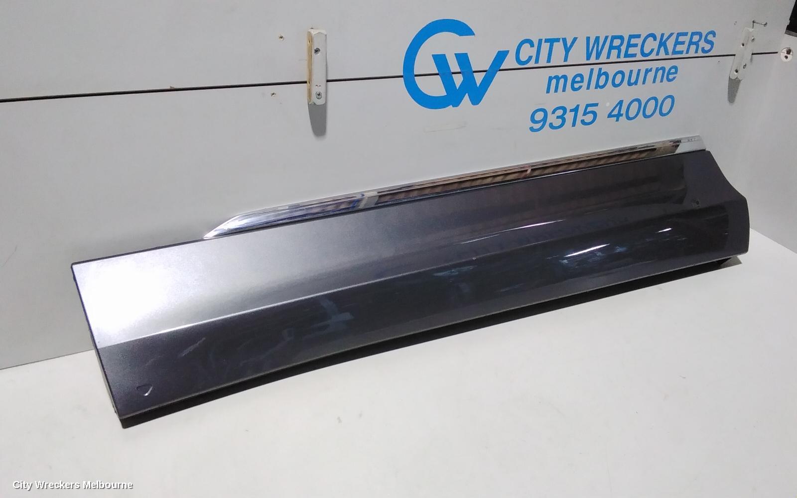 VOLKSWAGEN TIGUAN DOOR MOULD, LHF DOOR BOTTOM MOULD  TRIM LEVEL: 162TSI HIGHLINE   COLOUR CODED WITH CHROM , CHECK PHOTO : 81423, 5NA, 06/2016 - 02/2024